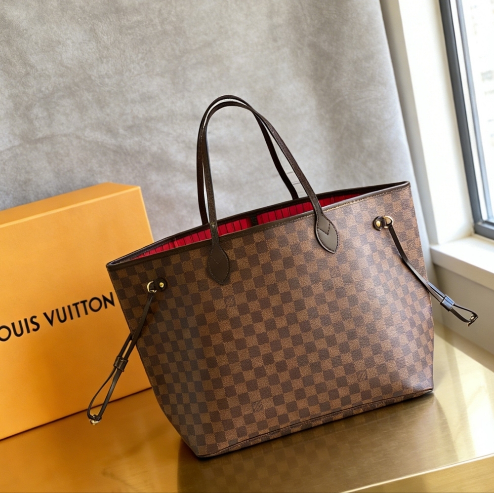 Louis Vuitton Neverfull Bag